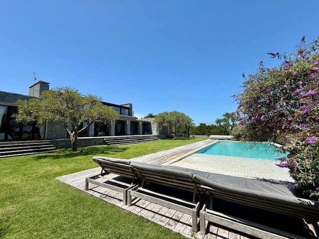 Espectacular chacra en Jose Ignacio con cancha de tenis