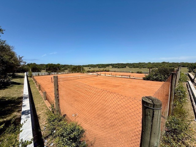 Espectacular chacra en Jose Ignacio con cancha de tenis