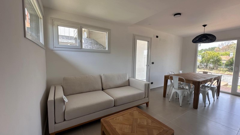 Casa a estrenar en complejo