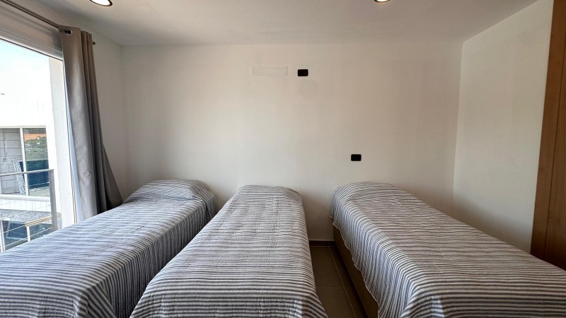 Casa a estrenar en complejo