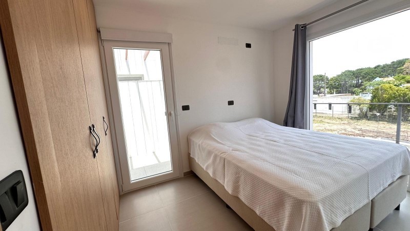 Casa a estrenar en complejo