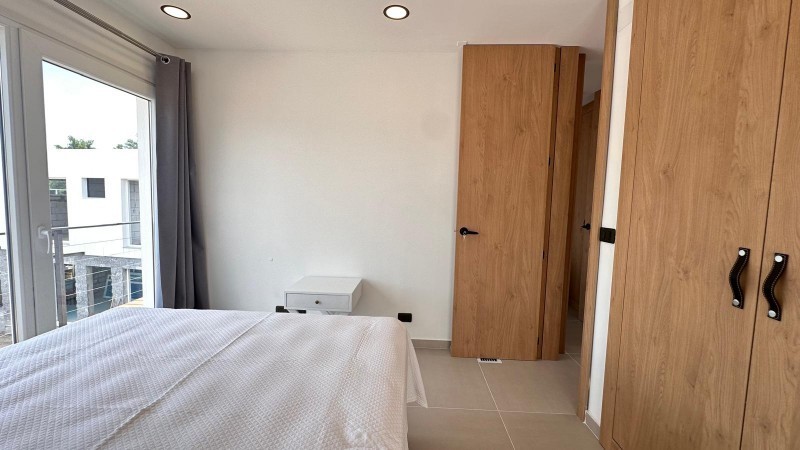 Casa a estrenar en complejo