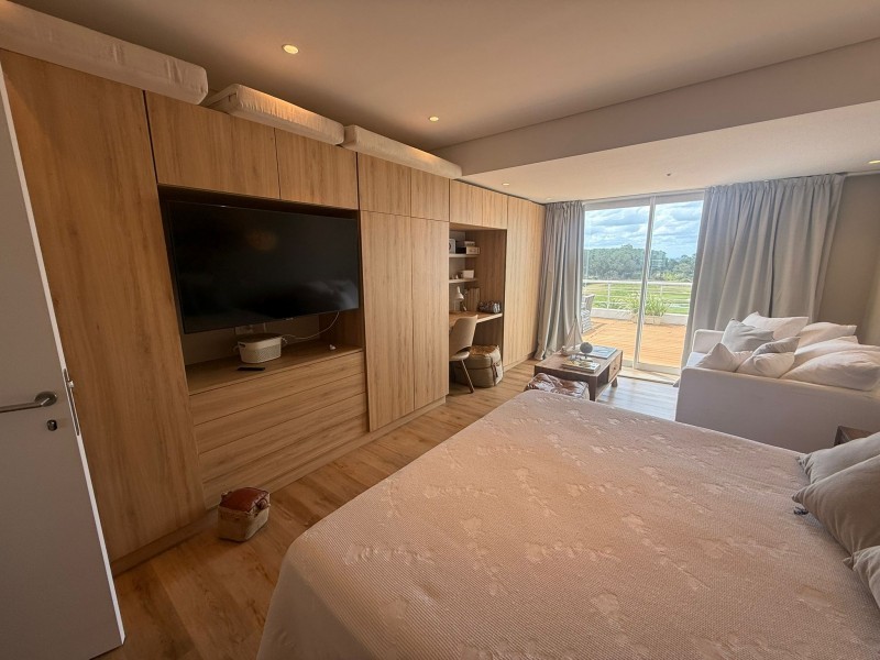 Departamento en alquiler con tres dormitorios en suite