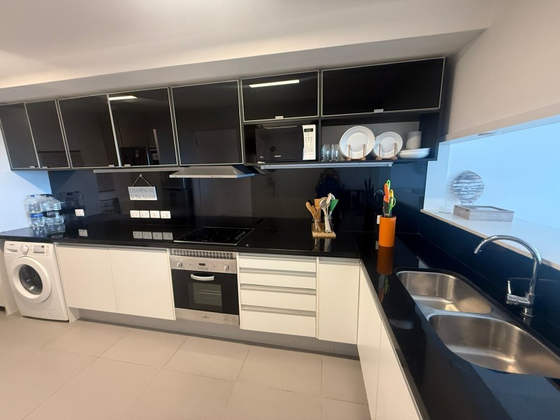 Departamento en alquiler con tres dormitorios en suite