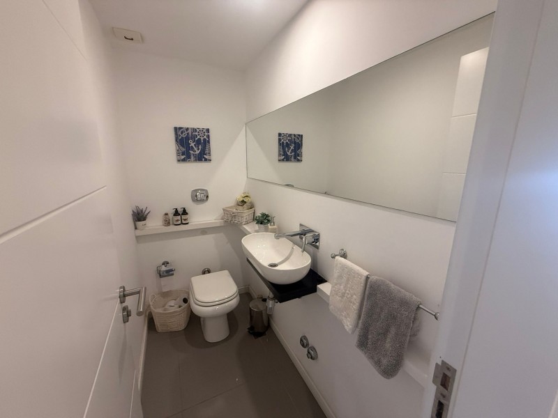 Departamento en alquiler con tres dormitorios en suite