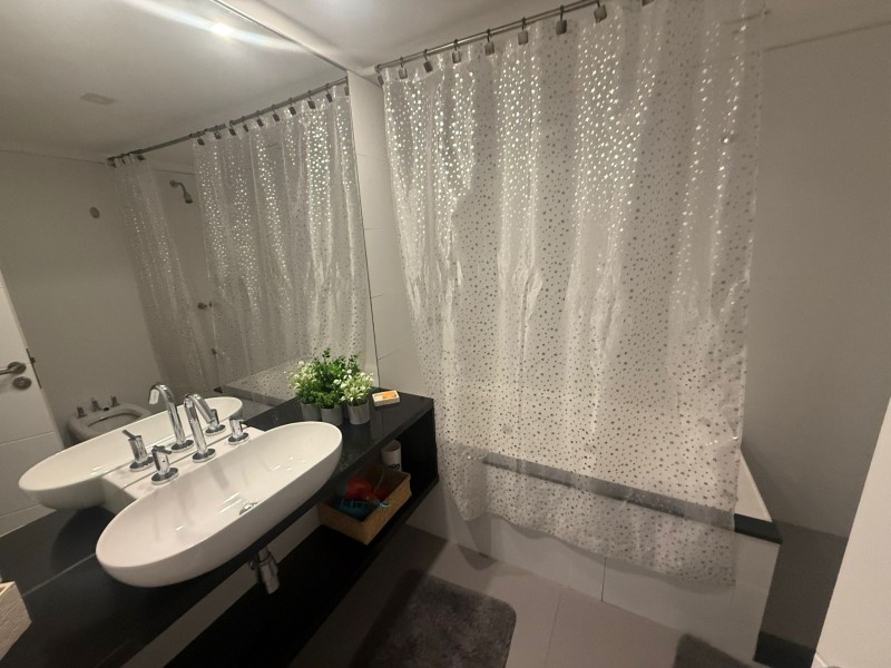 Departamento en alquiler con tres dormitorios en suite