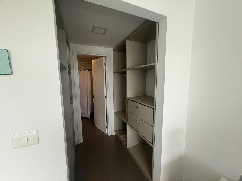 Departamento en alquiler con tres dormitorios en suite