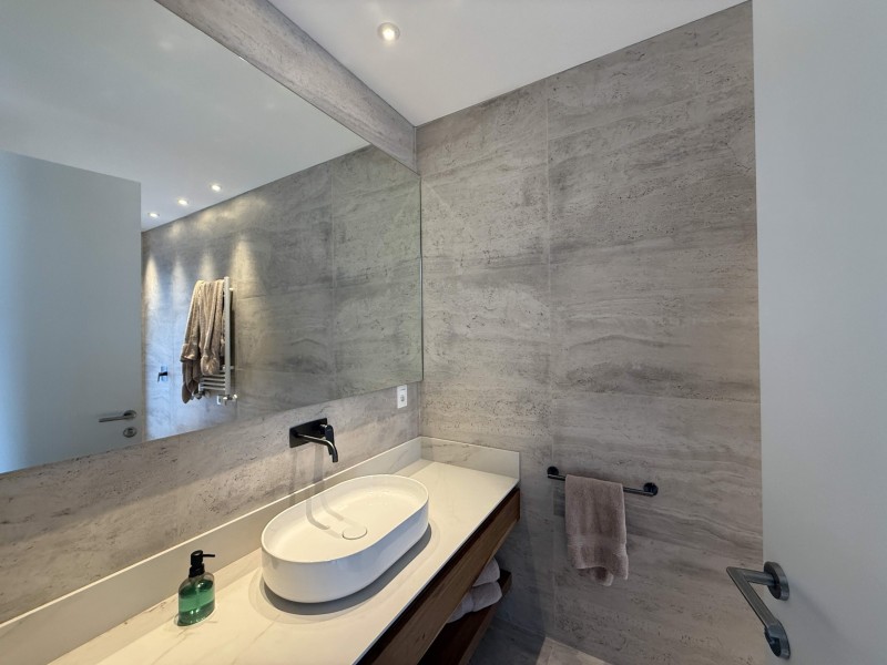 Casa en venta y alquiler en Barrio Privado La Barra