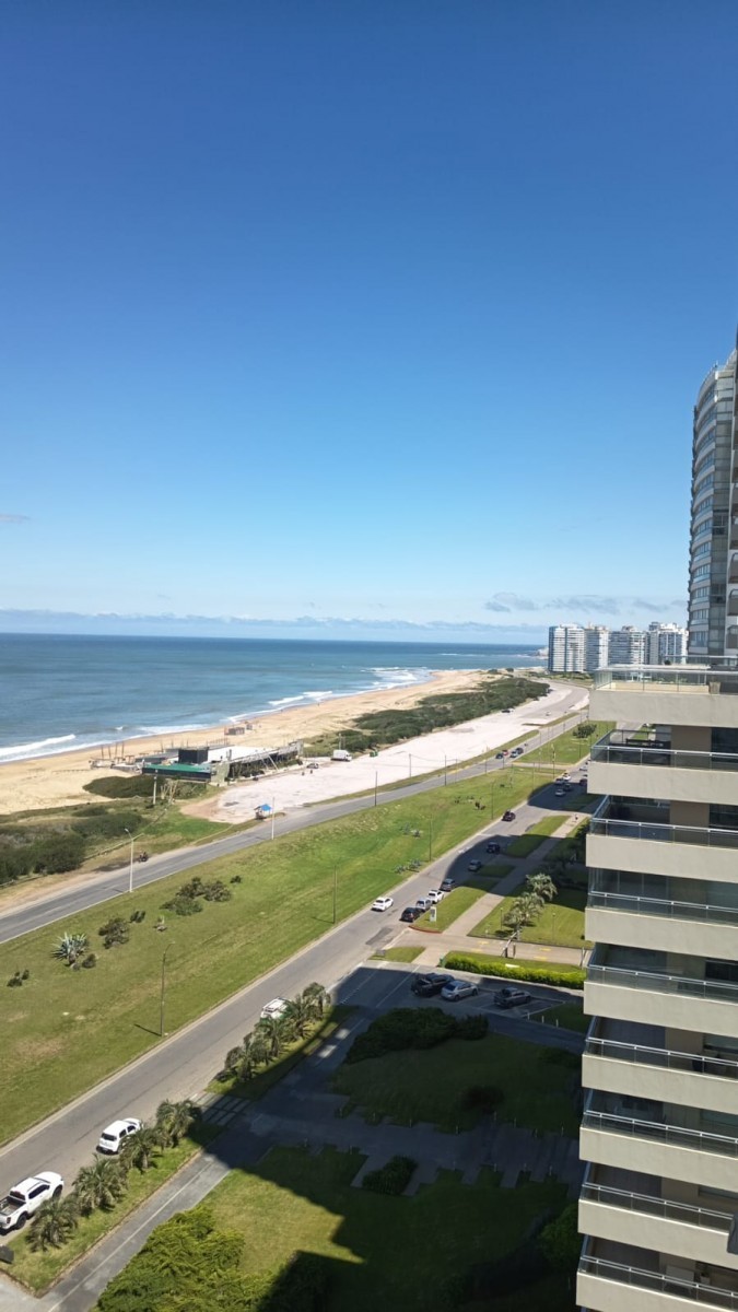 Excelente dpto en primera línea al mar 