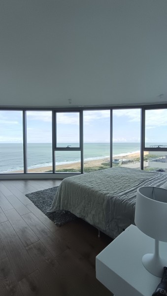 Excelente dpto en primera línea al mar 