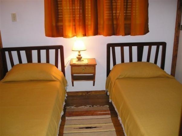 Sencilla casita en alquiler y venta con excelente ubicación frente al mar sobre El Chorro La Barra.