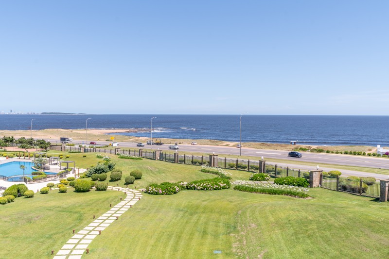 Moderno penthouse en complejo Veramansa 