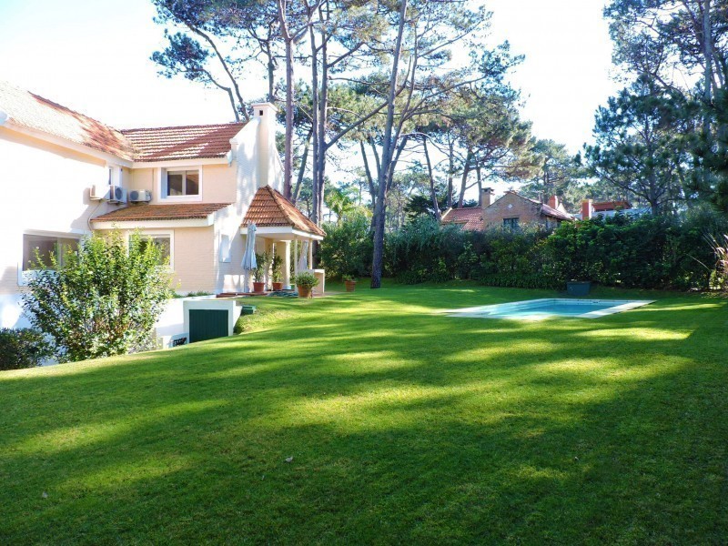Importante casa en alquiler y venta con vista al mar sobre Montoya, La Barra.