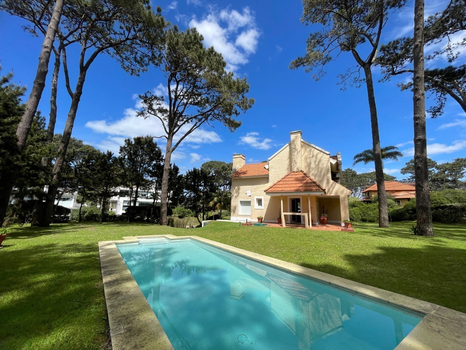 Importante casa en alquiler y venta con vista al mar sobre Montoya, La Barra.