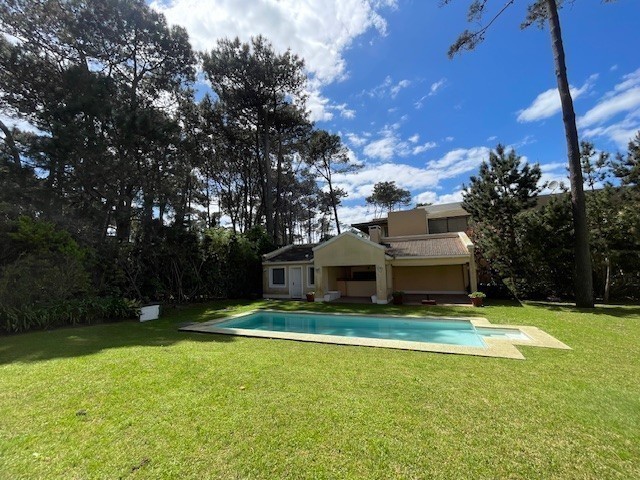 Importante casa en alquiler y venta con vista al mar sobre Montoya, La Barra.