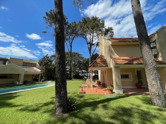 Importante casa en alquiler y venta con vista al mar sobre Montoya, La Barra.