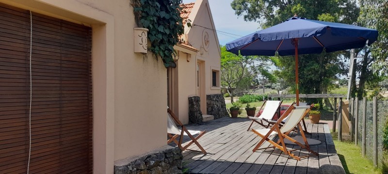 Disfrute del bosque a sólo dos cuadras de la calle principal, Casa en alquiler sobre La Barra.