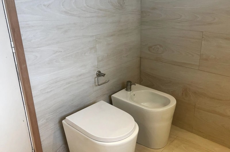 Cálido chalet en alquiler cerca del mar sobre Montoya, La Barra.