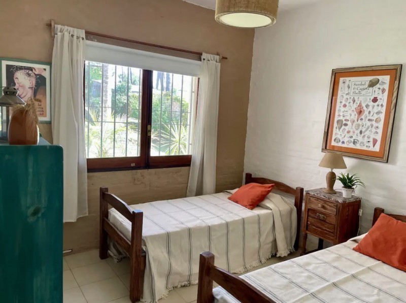 Cálido chalet en alquiler cerca del mar sobre Montoya, La Barra.