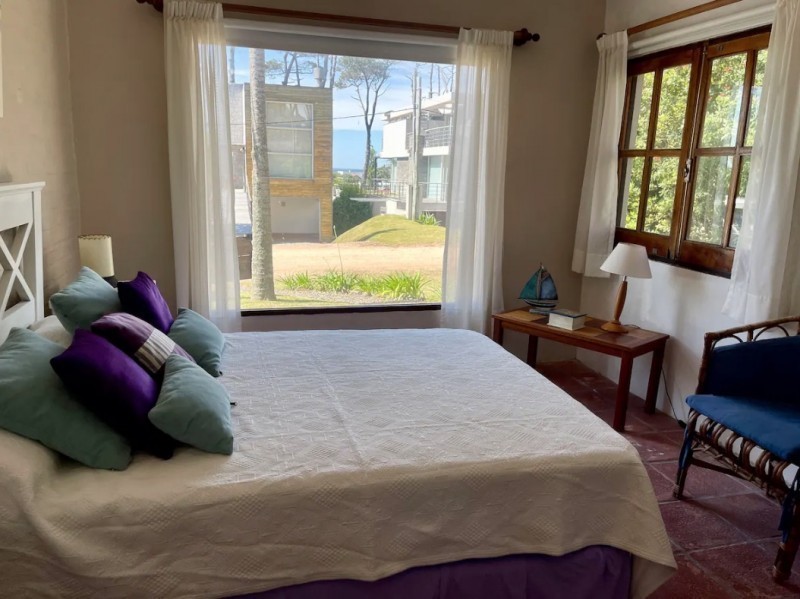 Cálido chalet en alquiler cerca del mar sobre Montoya, La Barra.