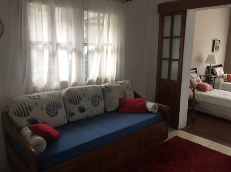 Cálido chalet en alquiler cerca del mar sobre Montoya, La Barra.