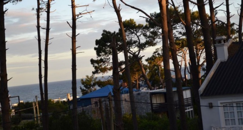 Cálido chalet en alquiler cerca del mar sobre Montoya, La Barra.