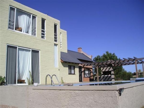 Moderno chalet en alquiler a pocas cuadras del océano Jose Ignacio.