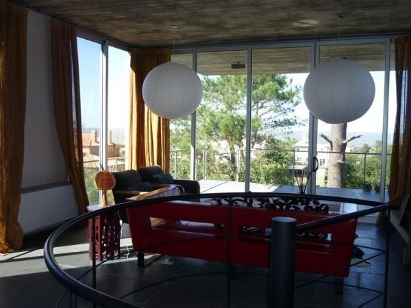 Moderna casa en alquiler y venta en Montoya, La Barra a 2 cuadras del mar.