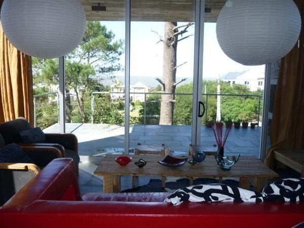 Moderna casa en alquiler y venta en Montoya, La Barra a 2 cuadras del mar.