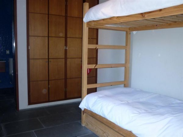 Moderna casa en alquiler y venta en Montoya, La Barra a 2 cuadras del mar.