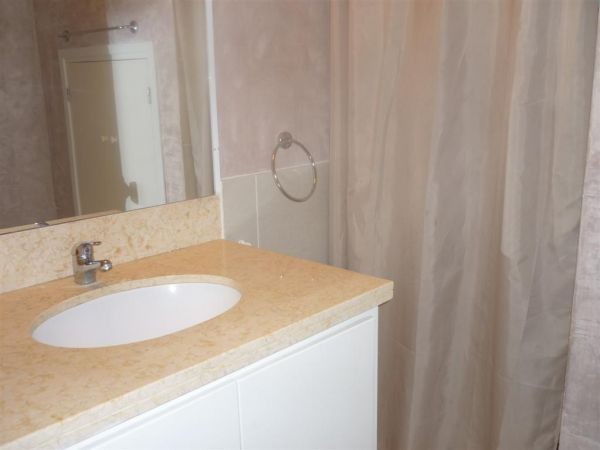 Casa en alquiler y venta sobre el bosque de Montoya, La Barra con vista al mar.