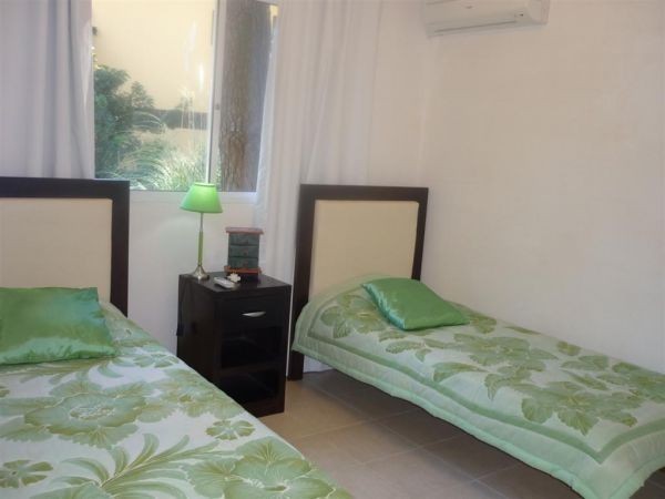 Casa en alquiler y venta sobre el bosque de Montoya, La Barra con vista al mar.