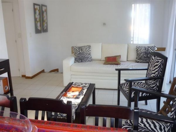 Casa en alquiler y venta sobre el bosque de Montoya, La Barra con vista al mar.