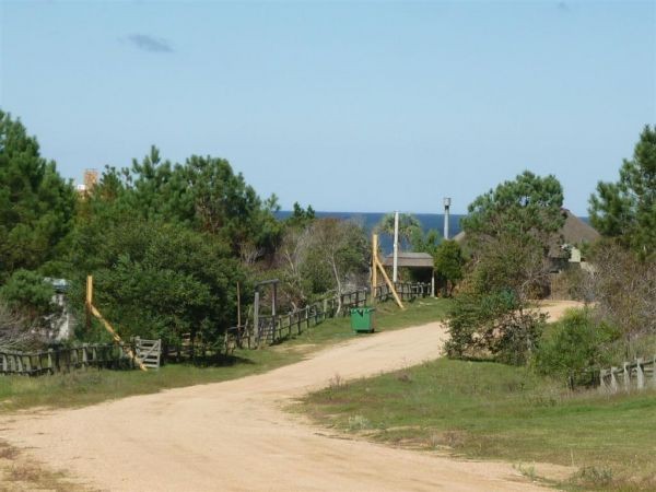 Lote en venta a dos cuadras del mar en Arenas de Jose Ignacio.