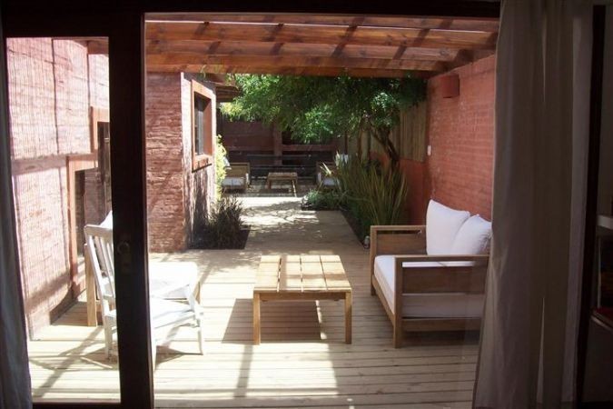 Casa en alquiler con una clásica arquitectura de La Barra en un excelente entorno.