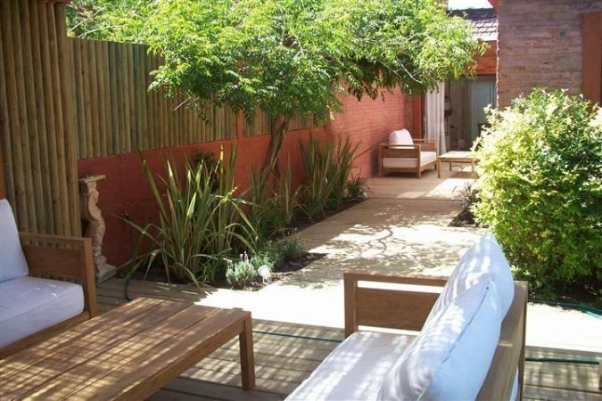 Casa en alquiler con una clásica arquitectura de La Barra en un excelente entorno.
