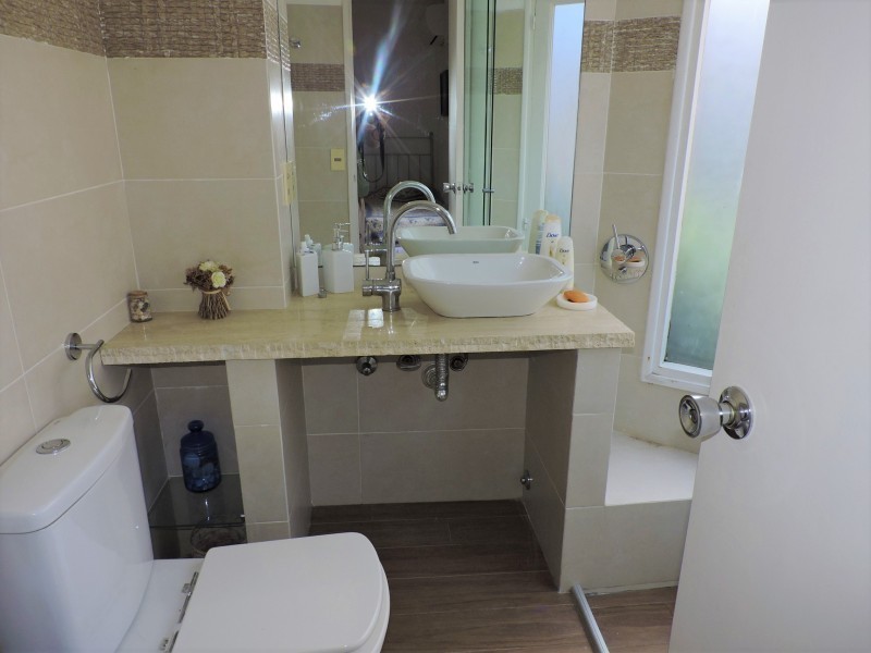 Casa en alquiler con una clásica arquitectura de La Barra en un excelente entorno.