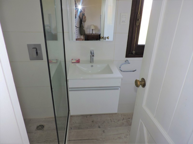 Casa en alquiler con una clásica arquitectura de La Barra en un excelente entorno.