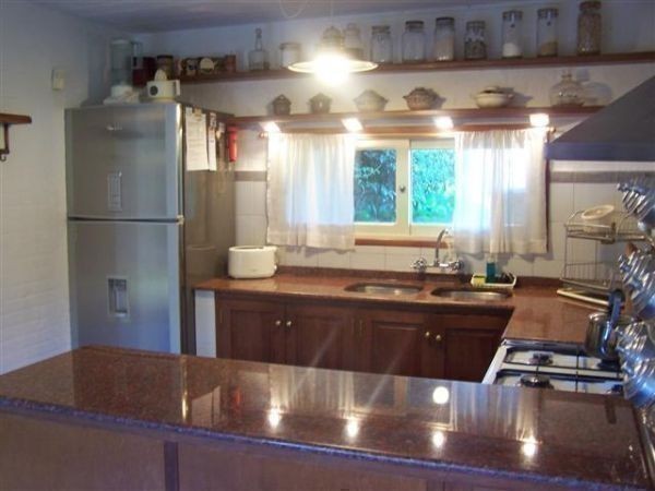 Encantadora casa en el corazón de La Barra reciclada con pileta