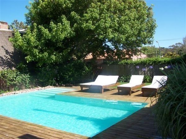 Encantadora casa en el corazón de La Barra reciclada con pileta