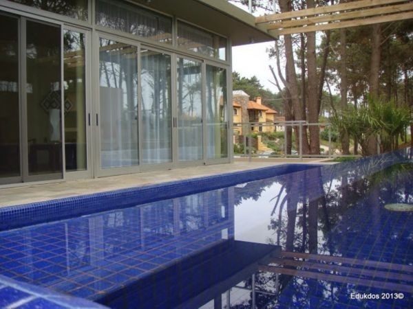 Importante casa en alquiler a poquitas cuadras del mar sobre Montoya, La Barra..