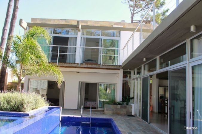 Importante casa en alquiler a poquitas cuadras del mar sobre Montoya, La Barra..