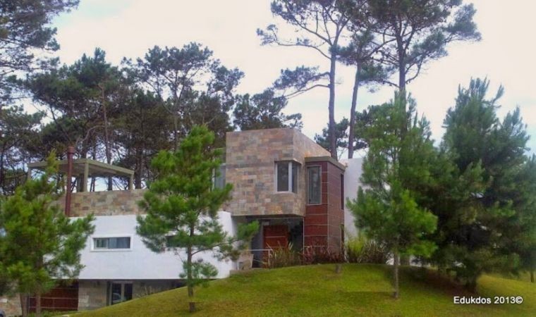 Importante casa en alquiler a poquitas cuadras del mar sobre Montoya, La Barra..