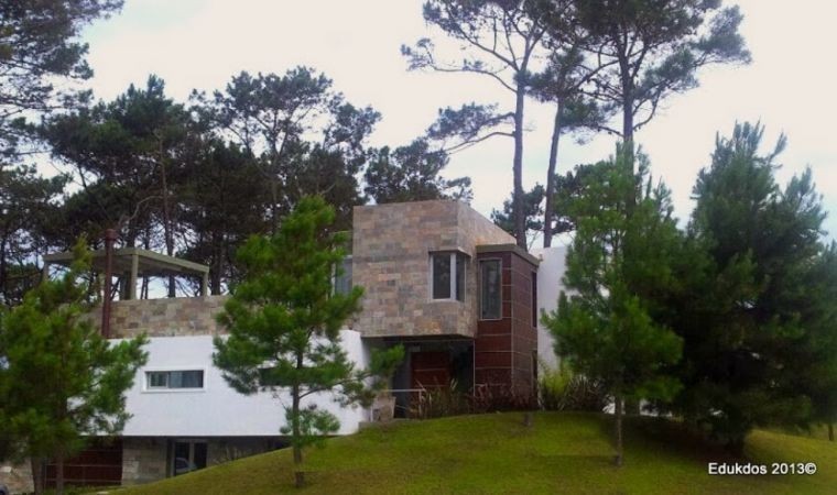 Importante casa en alquiler a poquitas cuadras del mar sobre Montoya, La Barra..