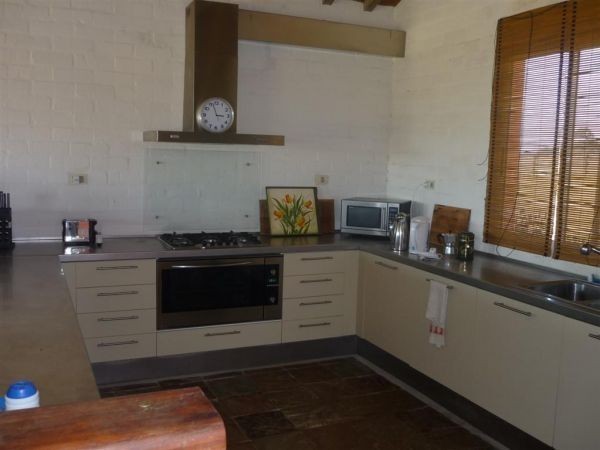 En alquiler y venta amplia y luminosa chacra en El Quijote.