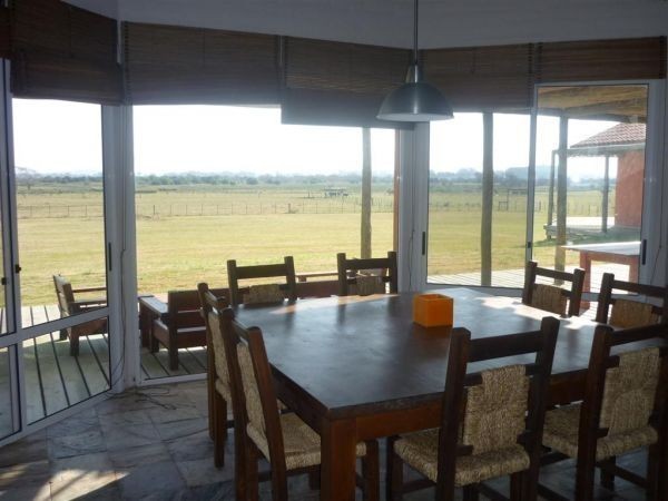 En alquiler y venta amplia y luminosa chacra en El Quijote.