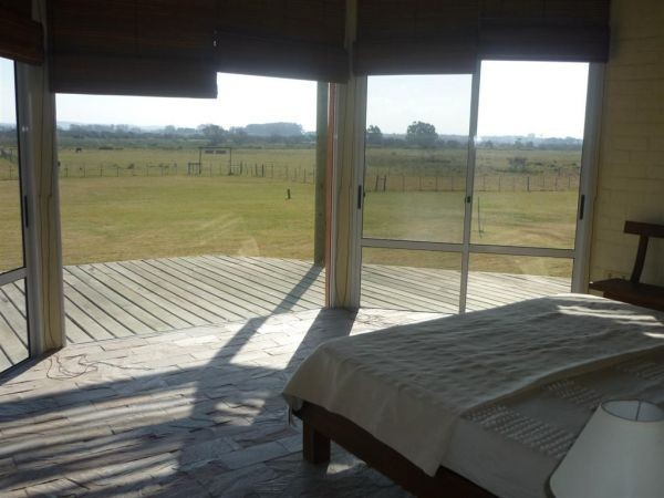 En alquiler y venta amplia y luminosa chacra en El Quijote.