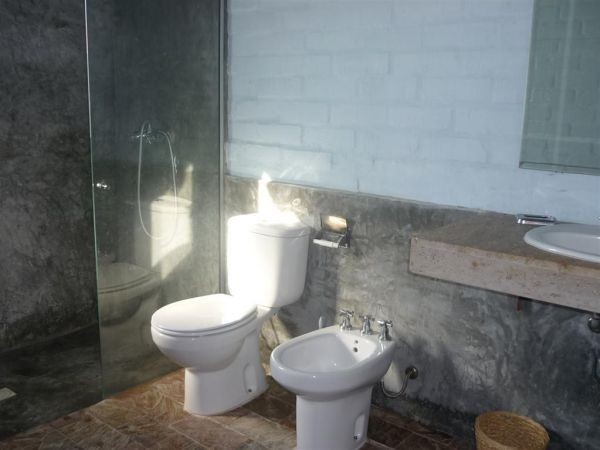 En alquiler y venta amplia y luminosa chacra en El Quijote.