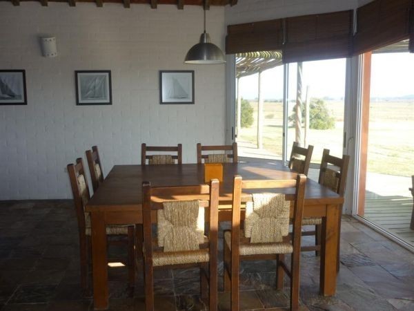 En alquiler y venta amplia y luminosa chacra en El Quijote.