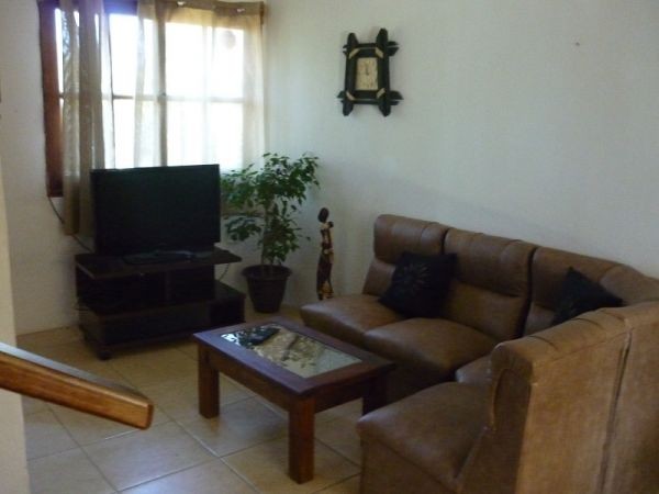 Casa nueva, cómoda ideal para familia pequeña.